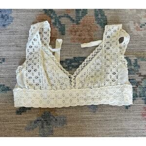 Urban Outfitters White Eyelet Crop Top Size M Cottagecore Summer